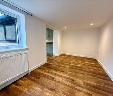 2 bedroom semi-detached house to rent - Photo 3