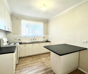 LOVELY TWO BEDROOM APARTMENT IN IDEAL LOCATION - Photo 6