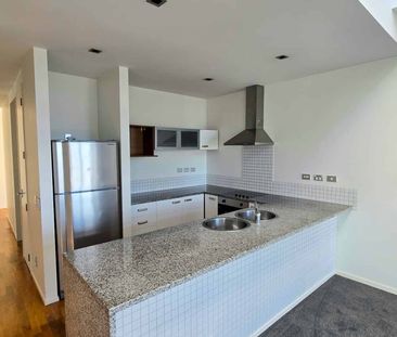 Top-Floor Parnell Living - Photo 3
