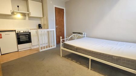 Studio Flat, High Street, N8 - Photo 3