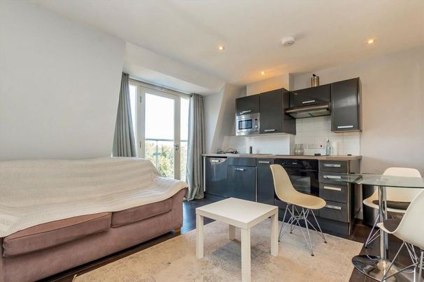 4 bedroom flat to rent - Photo 1