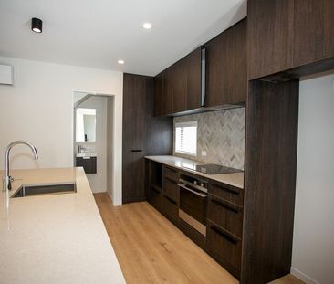 Single garaged Townhouse - Photo 4