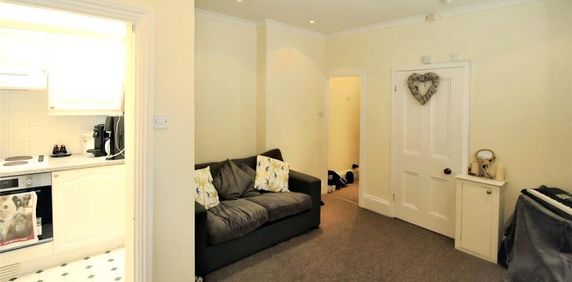 Studio to rent - Photo 2