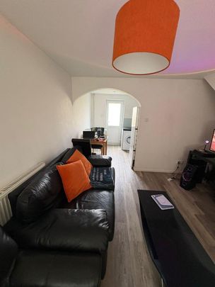 2 bedroom house share to rent - Photo 1