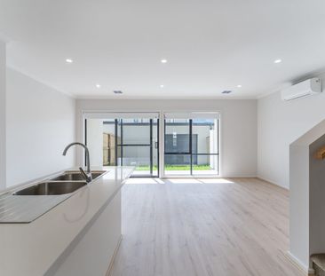 **RECEIVE ONE MONTH FREE RENT, ASK US HOW! Brand New 3-Bedroom Fami... - Photo 6