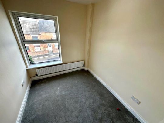 High Street, Heanor, DE75 - Photo 1