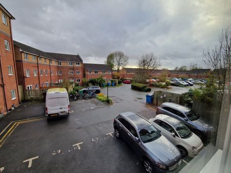 2 Bed Flat, Stretford Road, M15 - Photo 3