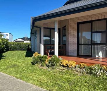 Family Home - Photo 5