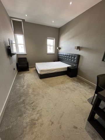 2 Bed Flat, Trafalgar House, LS1 - Photo 2
