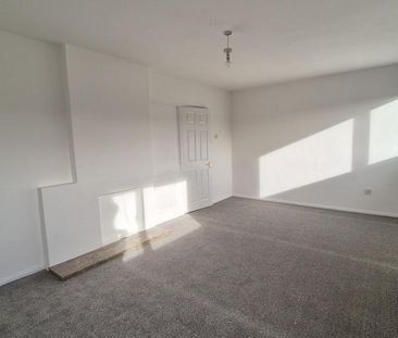 3 bedroom flat to rent - Photo 2