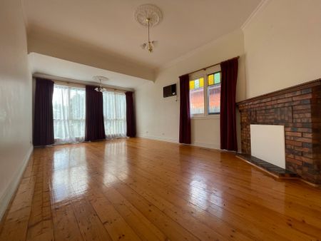 CHARMING AND SPACIOUS HOME - Photo 4