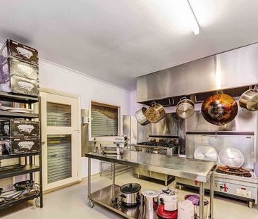 House with an Extra Commercial Kitchen! - Photo 6
