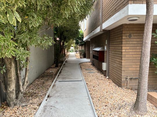 St Kilda East - Photo 1