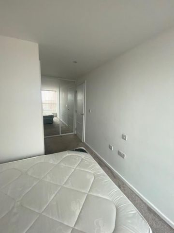 2 bedroom penthouse to rent - Photo 4