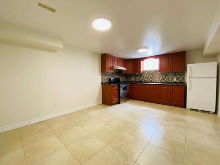 For Lease - 24 Canham Crescent, Toronto, Ontario - Photo 2