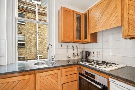 1 bedroom flat in South Kensington - Photo 2