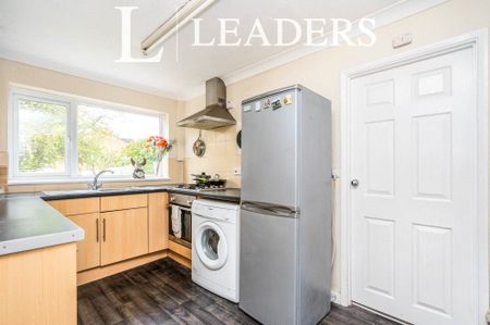 4 bedroom house to rent Arundel Drive, Fareham, PO16 - Photo 3