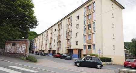 Appartement de type 4 au 4ème étage comprenant 3 chambres situé à la gazerie à Nouzonville. - Photo 4