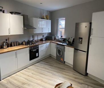 1 bedroom in a house share to rent - Photo 3