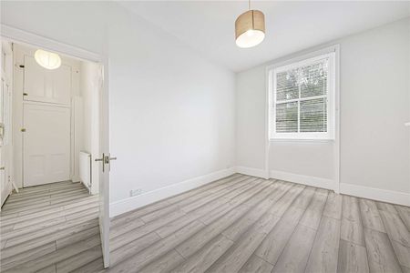 A bright two bedroom apartment to rent on Essendine Road located on the raised ground floor. - Photo 5