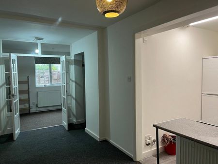 1 Bed Flat, Holmesdale Road, SE25 - Photo 2