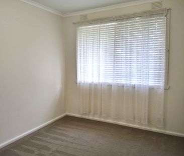 Well-Presented 3-Bedroom Family Home - Photo 2