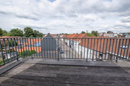 Lichtrijk appartement met 3 slaapkamers in Centrum Waregem - Photo 2