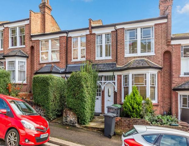 3 bedroom located on one of Muswell Hill's prime quiet residential roads - Photo 1