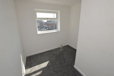 3 Bedroom End of Terrace - Photo 4