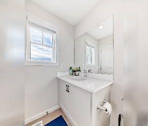 Fully Furnished 4 Bed 3 Bathroom Detached House Calgary - 1 MONTH FREE - Photo 1