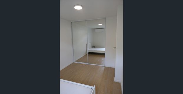 Furnished 2 bedroom ground floor unit in a prime location! - Photo 1