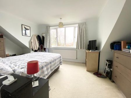 The Cloisters, Woking - 4 bedrooms Property for lettings - Seymours - Photo 3