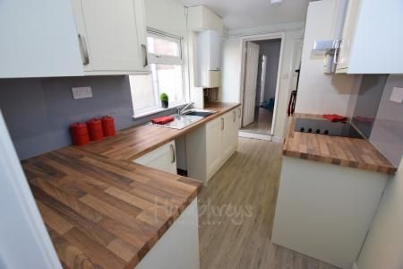 Queens Road, Northampton, NN1 - Photo 1