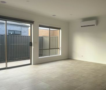 22 Arenal Drive, Truganina VIC, Belconnen - Photo 1