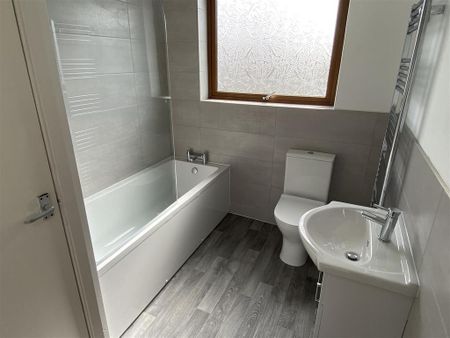 2 bedroom end of terrace house to rent - Photo 5