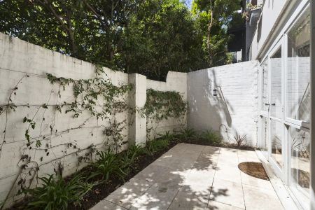 Leafy Ground-Floor Sanctuary in Exclusive 'Toorak Mews' with Private Courtyard - Photo 4