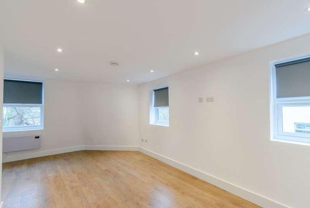Rushey Green, London, SE6 - Photo 1