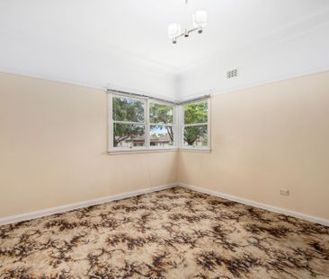 Charming Two-Bedroom Original Home - Photo 5