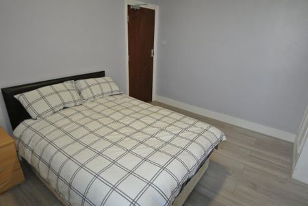 4 bedroom terraced house to rent - Photo 3