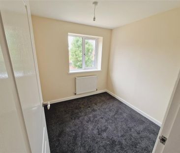 4 bedroom detached house to rent - Photo 4