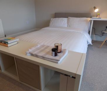 3 bedroom Flat To Let - Photo 4