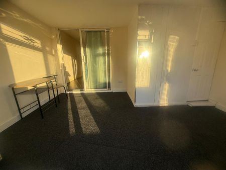 2 bedroom semi-detached house to rent - Photo 4