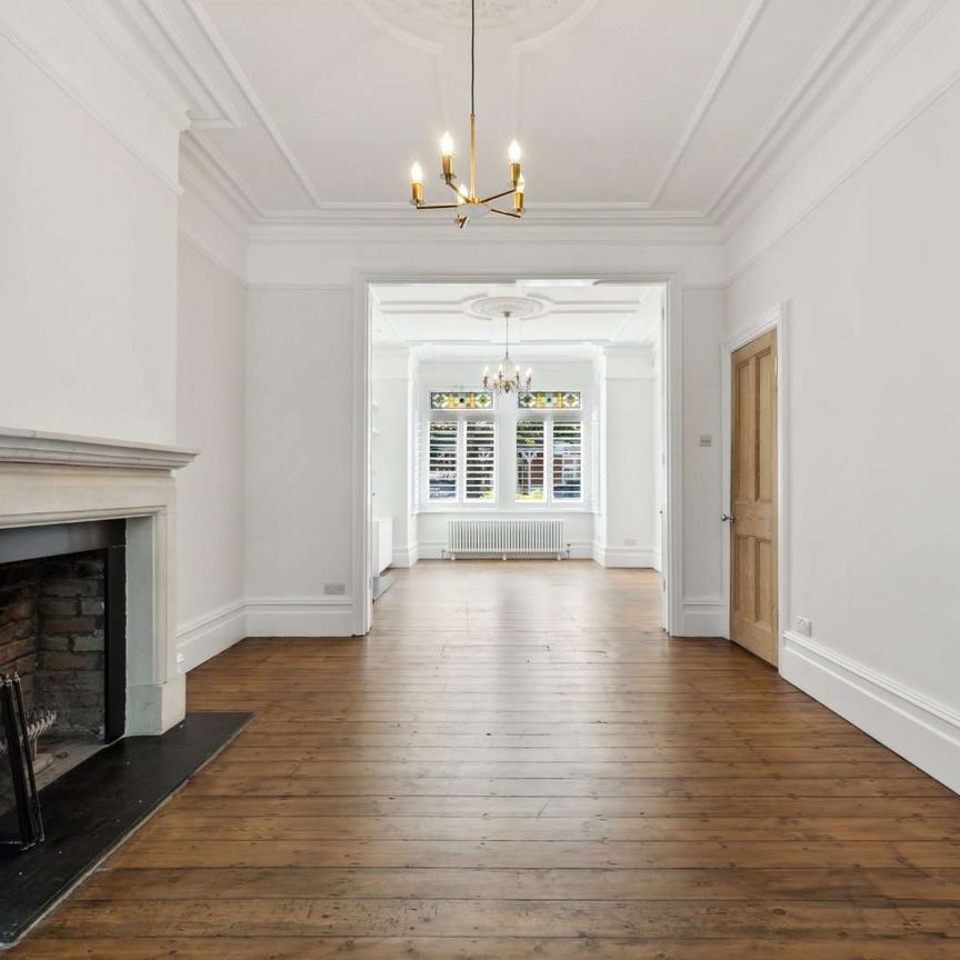Beautifully renovated five bedroom home in Twickenham - Photo 1