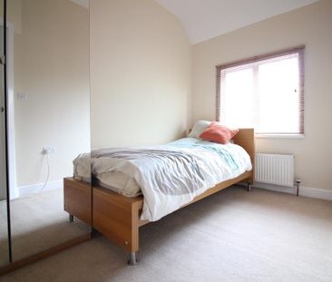 Riverview Gardens, Twickenham - Photo 3