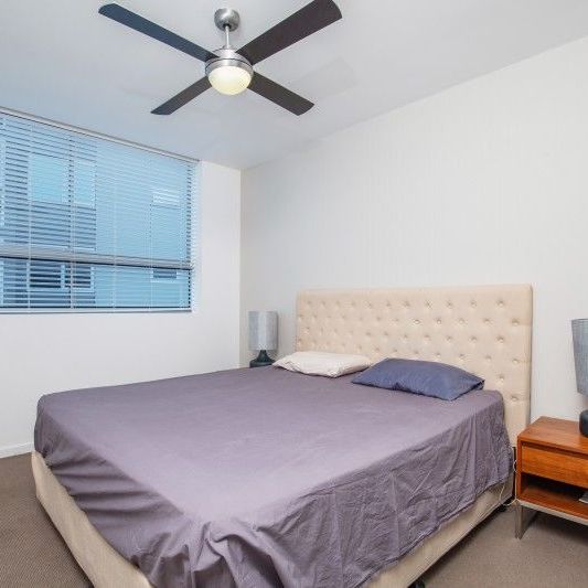 Exclusive 3-Bedroom Penthouse with Broadwater and Panorama Views - Photo 1
