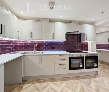 studio to rent Shinwell Walk, Henderson Road, Crawley, West Sussex,... - Photo 2