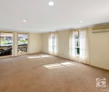 Spacious Family Home in a Peaceful Reserve-Side Location - Photo 4