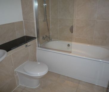 2 bed Apartment - To Let - Photo 3