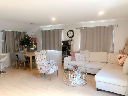 Part furnished 3 bedroom 2 bathroom family home - Photo 1