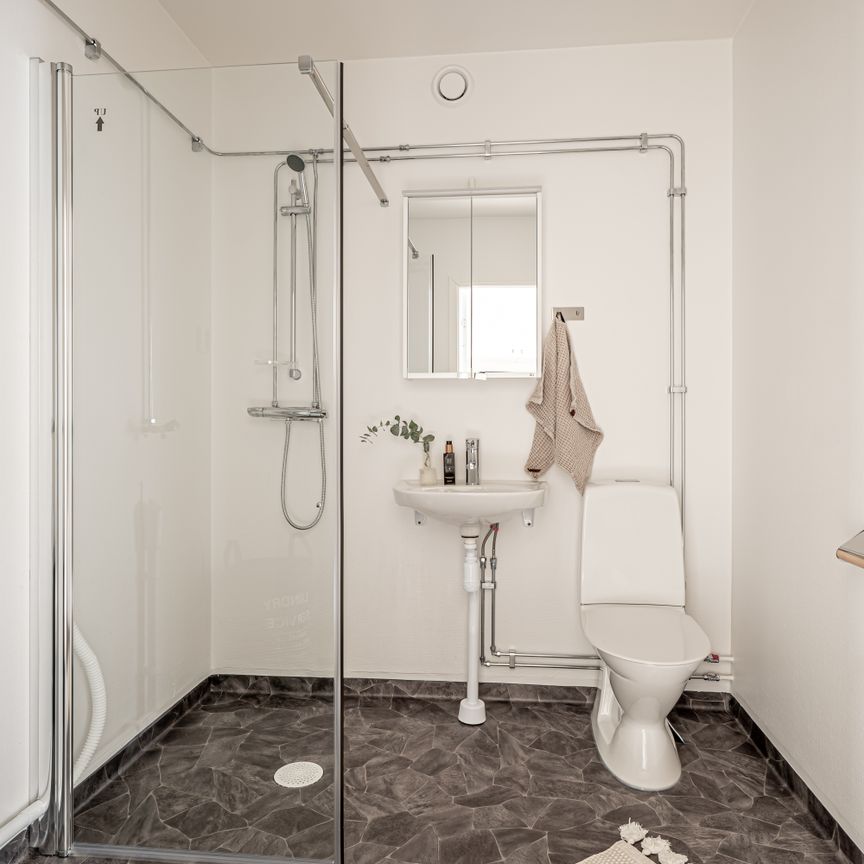 Hindsbogatan, Skara - Photo 1